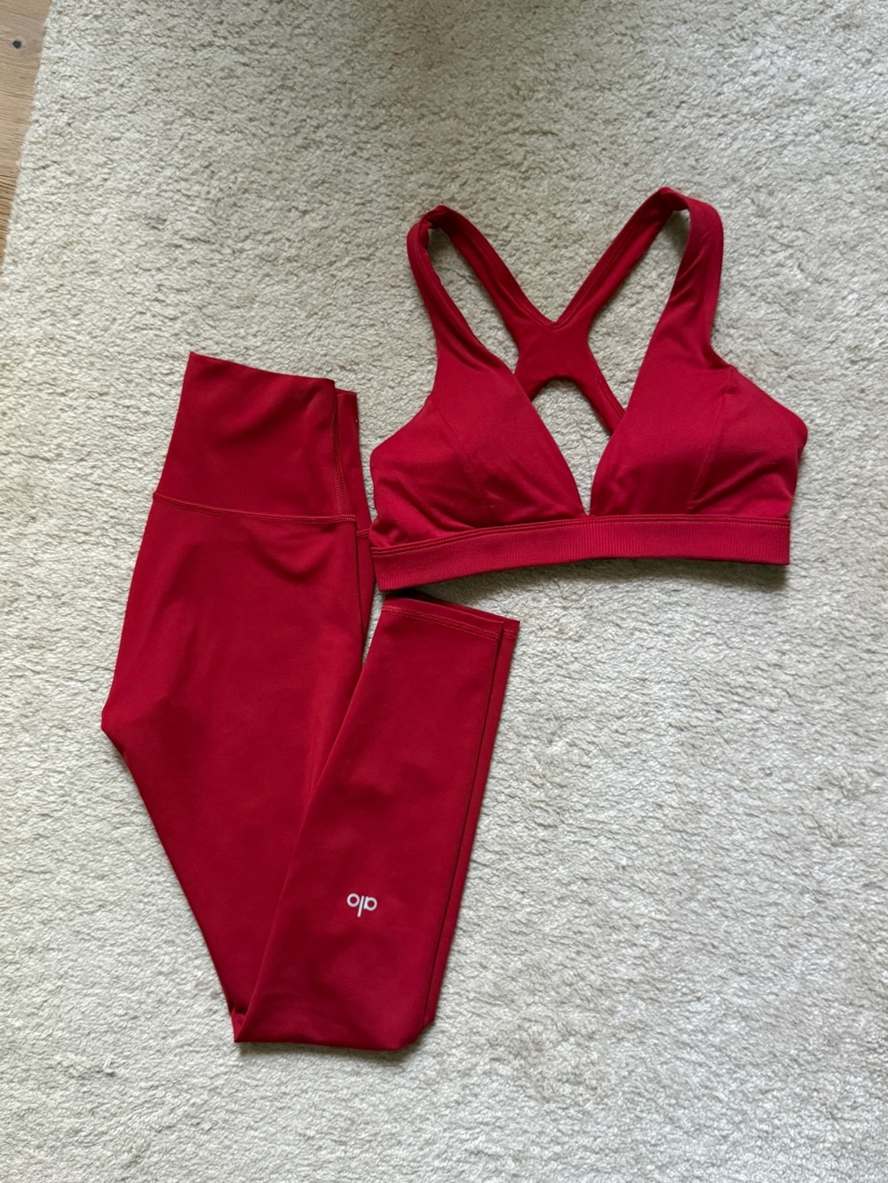 Alo Yoga Bold Red Set